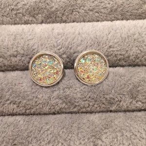 ✨2/$10✨ White druzy stud earrings